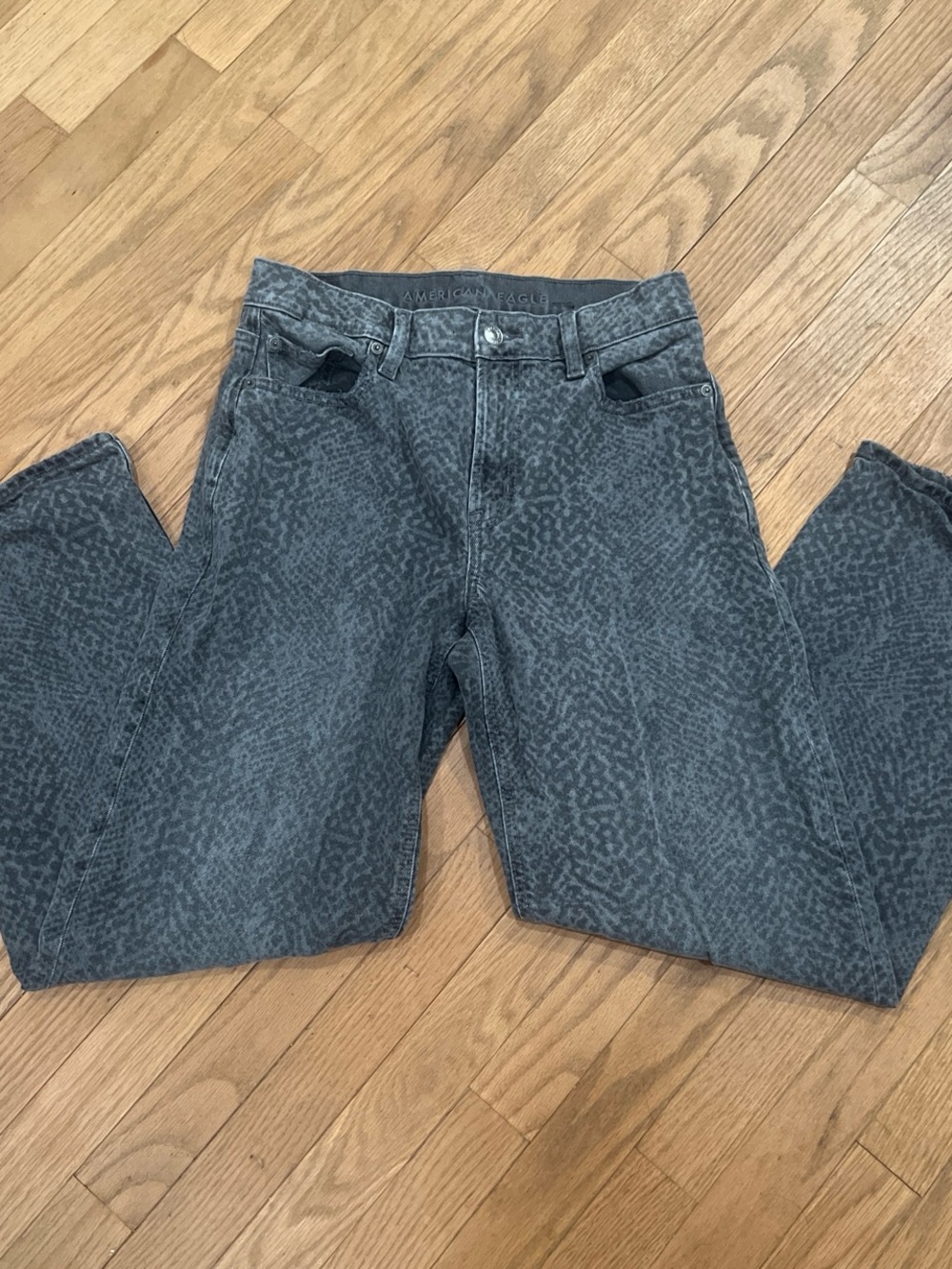 American Eagle Outfitters Women's Straight Leg Jeans in Black Acid Wash